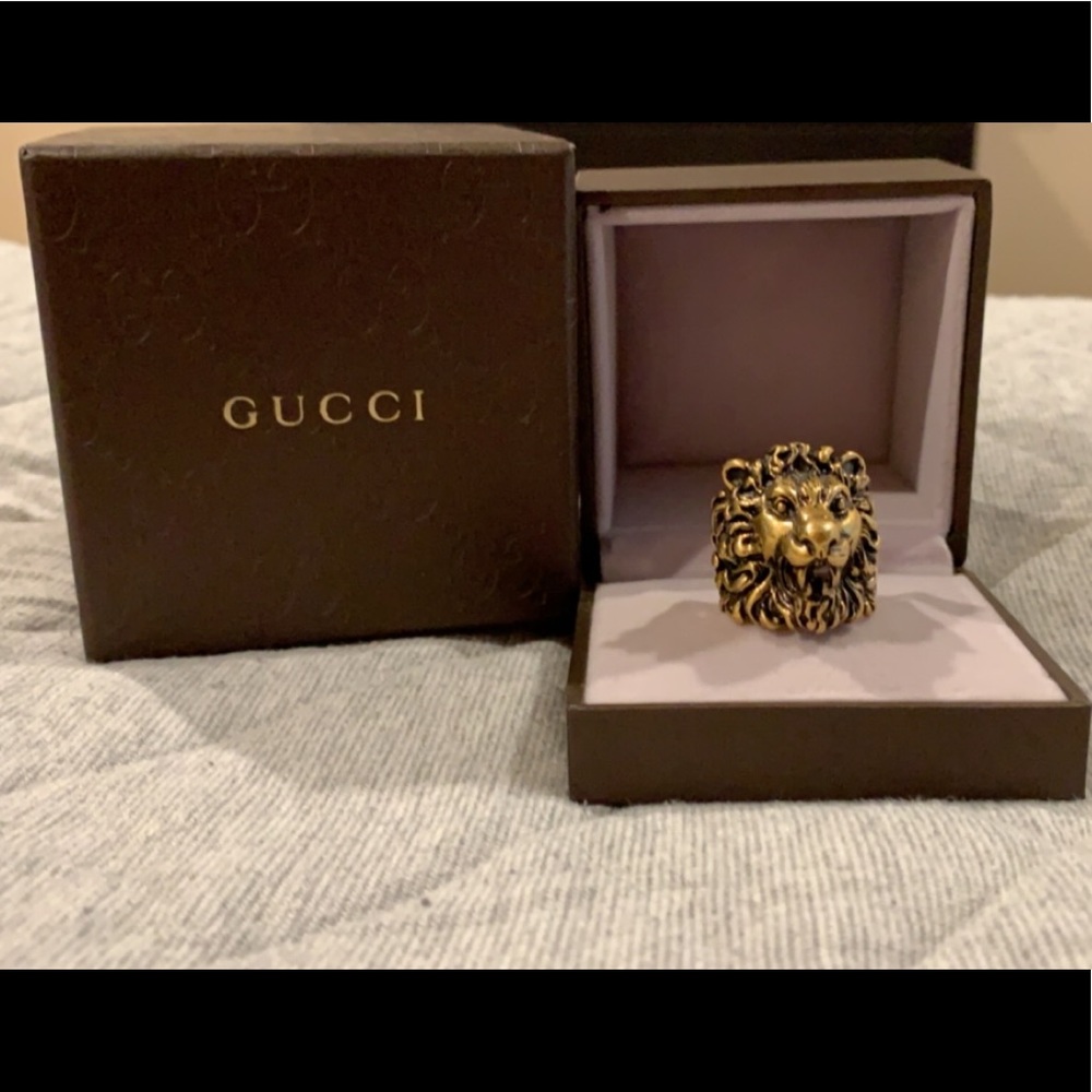 Gucci men’s lion ring with ring boxes